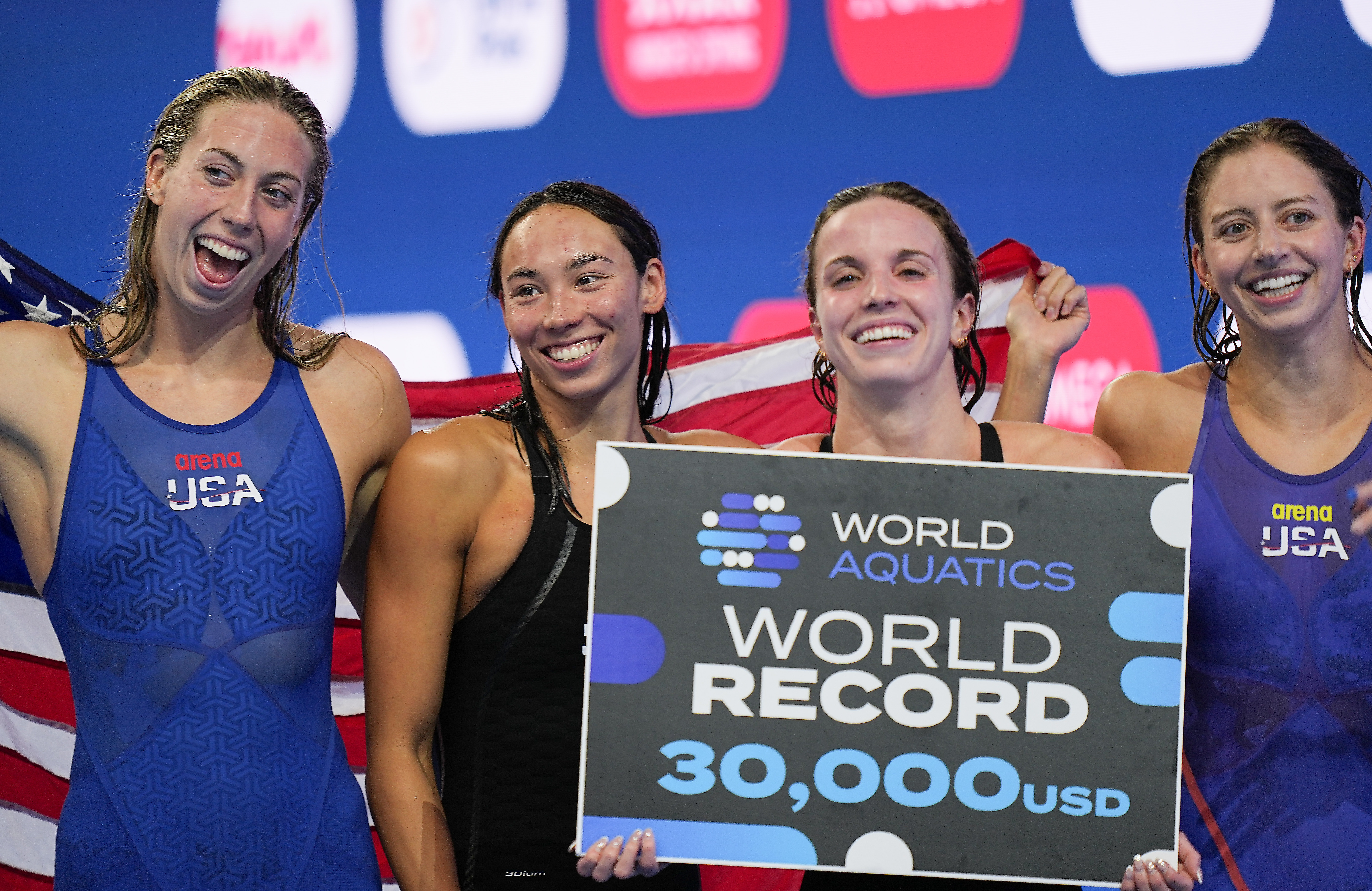 游泳传奇谢幕,球迷泪洒赛场 游泳传奇谢幕,球迷泪洒赛场