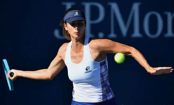 包含连胜势头难挡！橄榄球豪取十连胜的词条