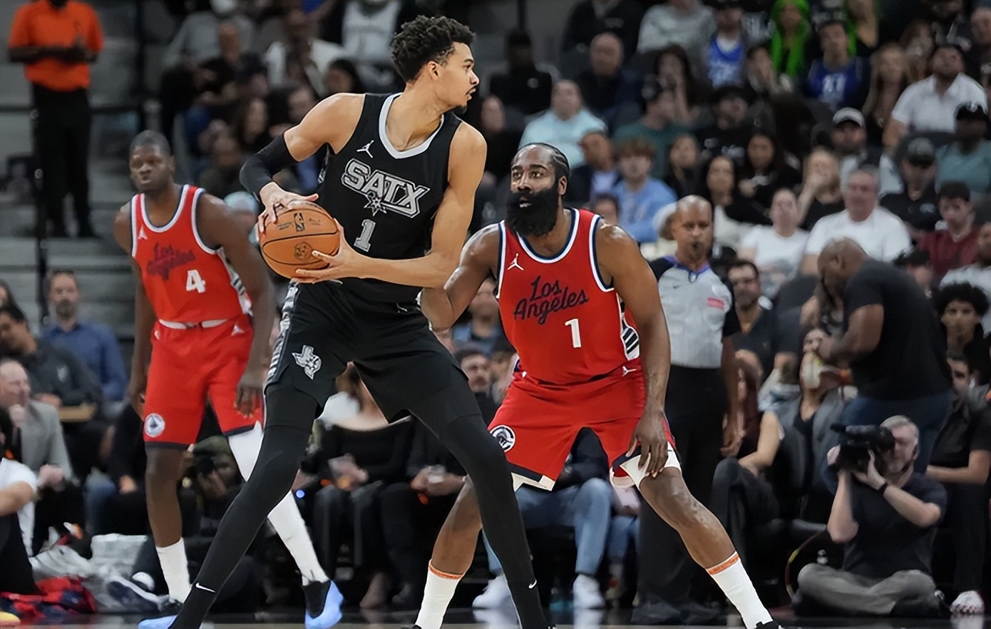 快船力克马刺,克莱带队取胜 快船力克马刺,克莱带队取胜