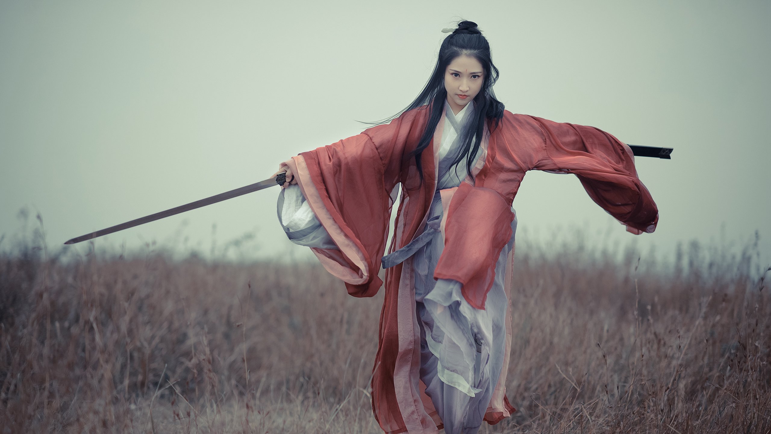 暗夜无声,在英格兰的闪电与马龙的火焰之间