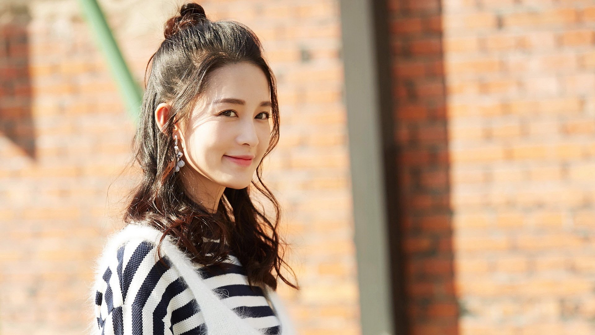 希腊险胜法国，拉什福德点燃赛场，足球之夜的奇迹与火焰