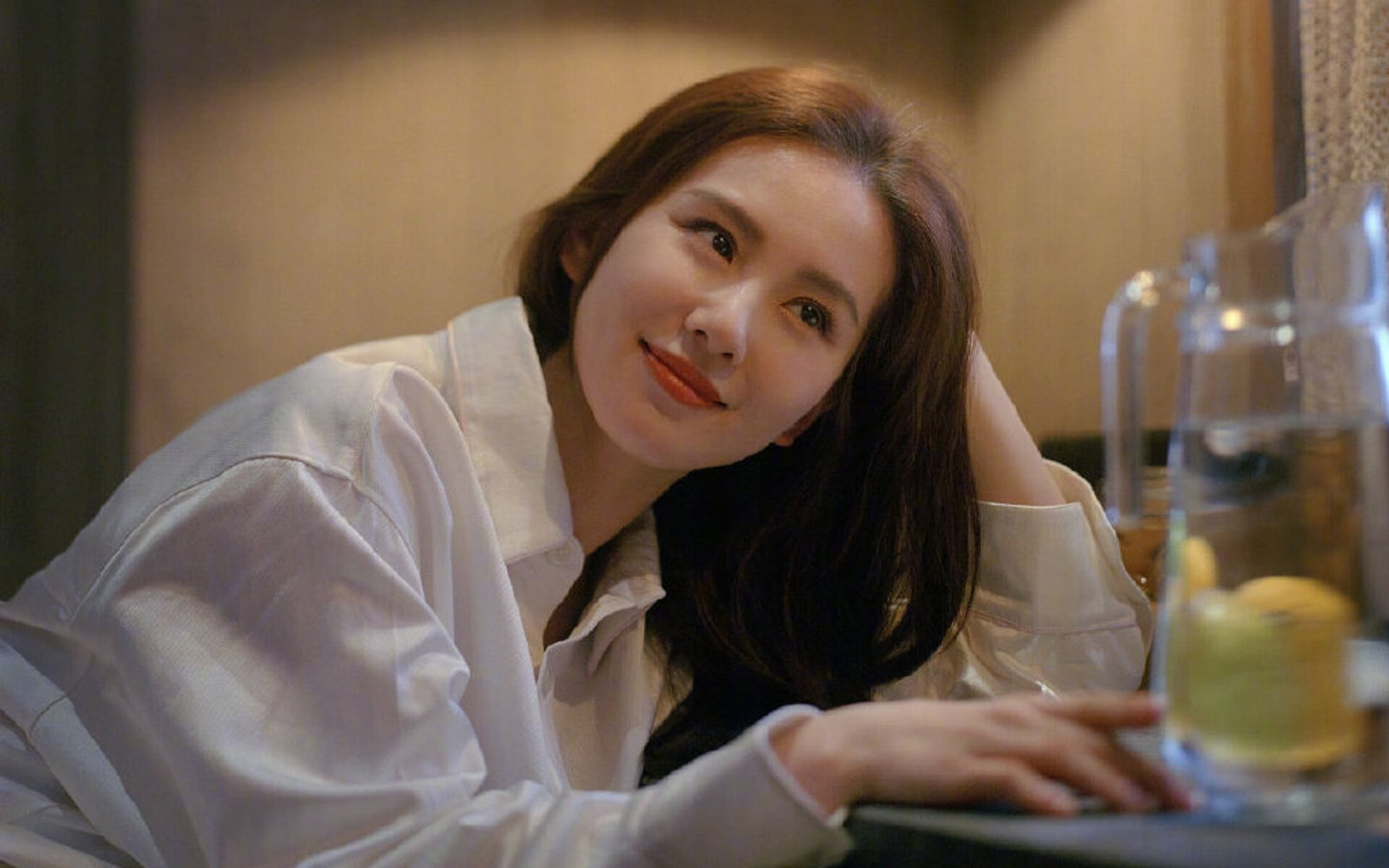 欧亚碰撞！约基奇降维打击，雄鹿历史性横扫广东展露冠军相