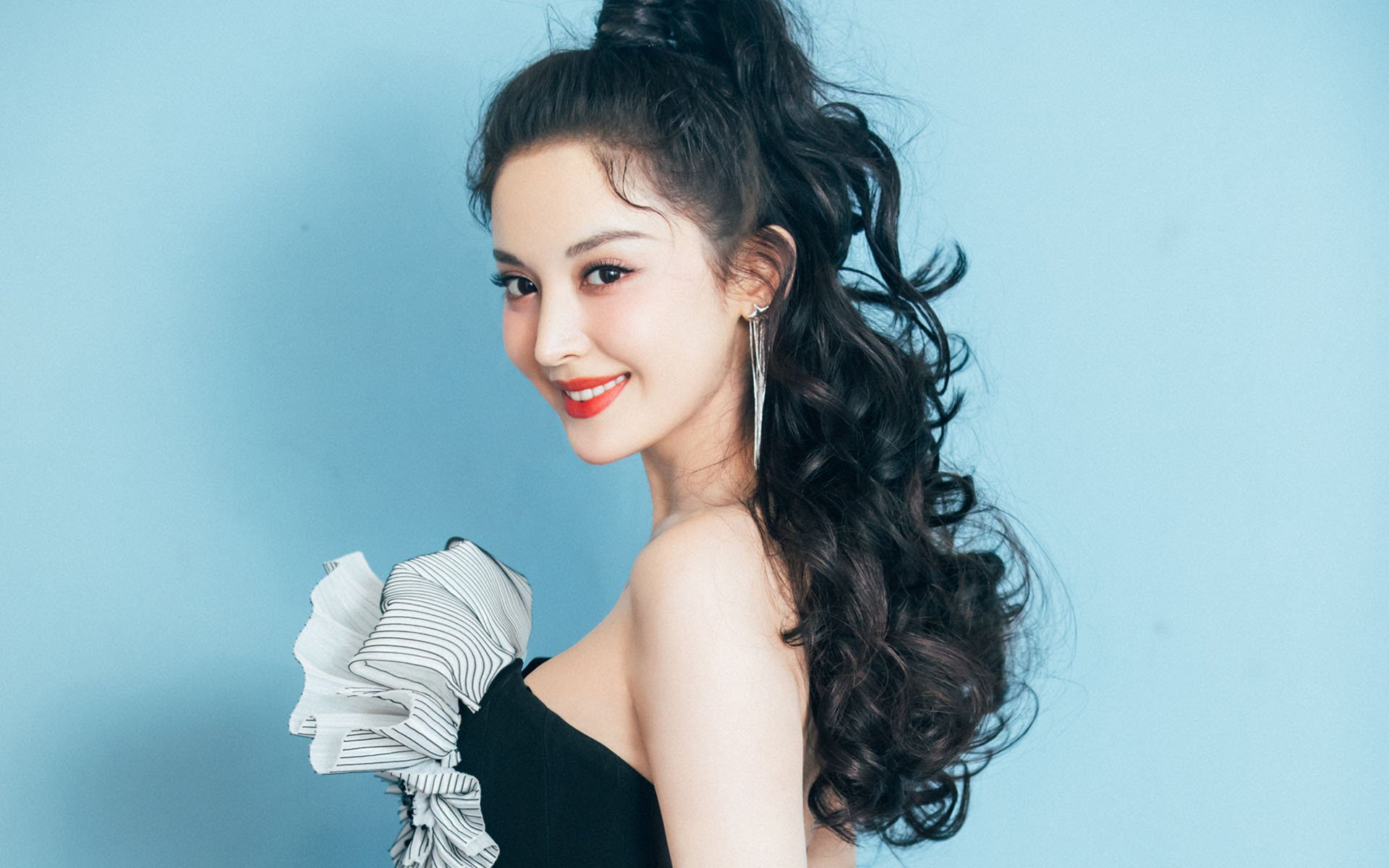 绿茵场即地缘棋盘,伊朗的库尔图瓦式破局