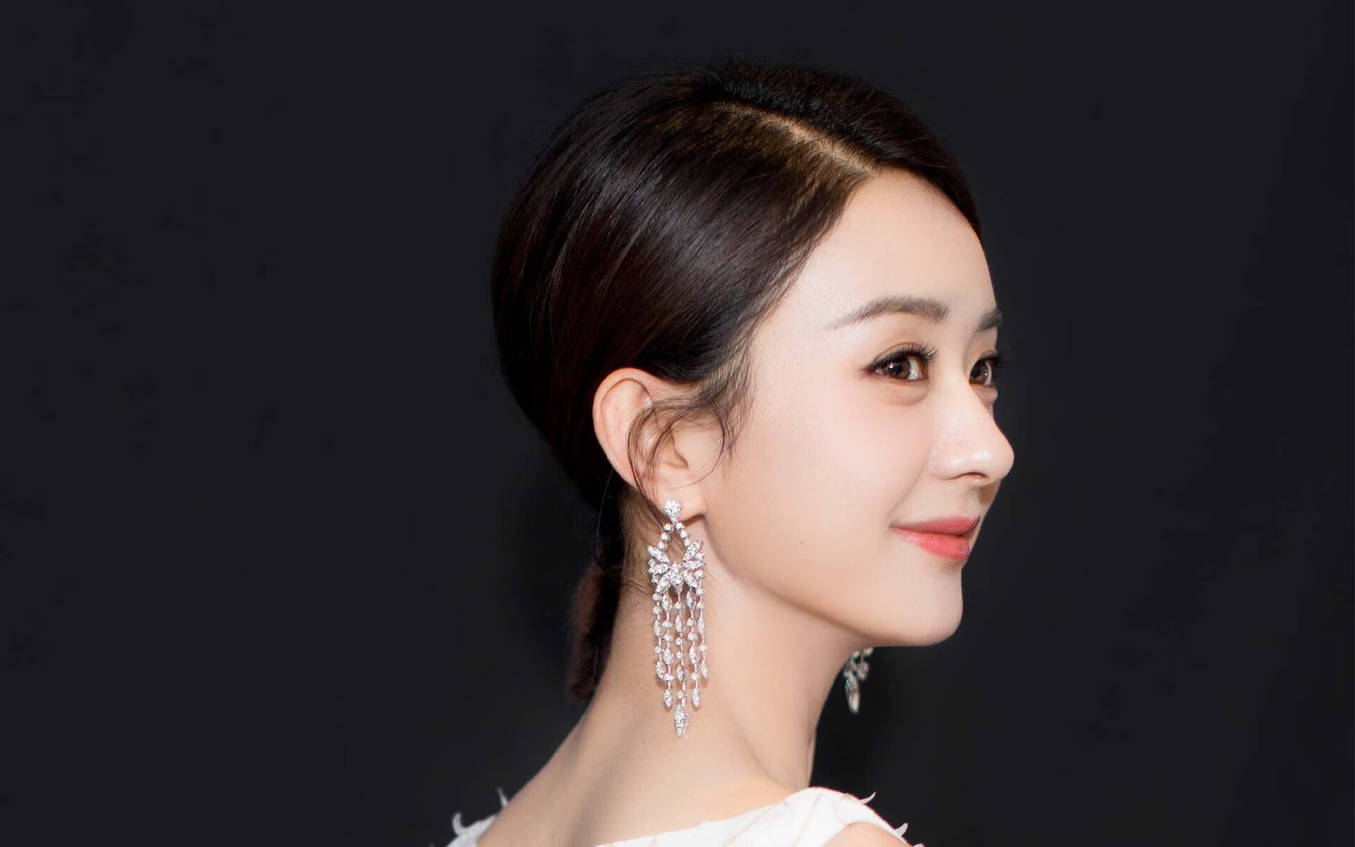 阳光刺破阴影，当浙江队提前终结悬念，西甲德比在东方投下新的影子