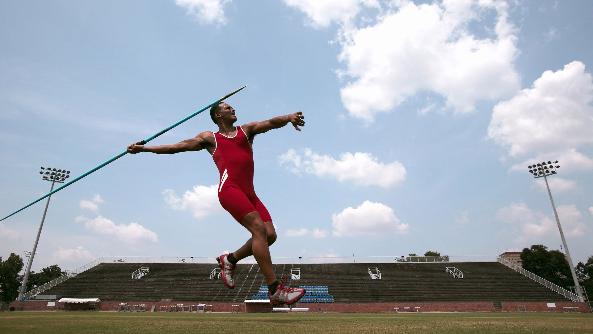 绿茵豪门演绎篮球美学，技术流与冲击力的欧冠巅峰对话